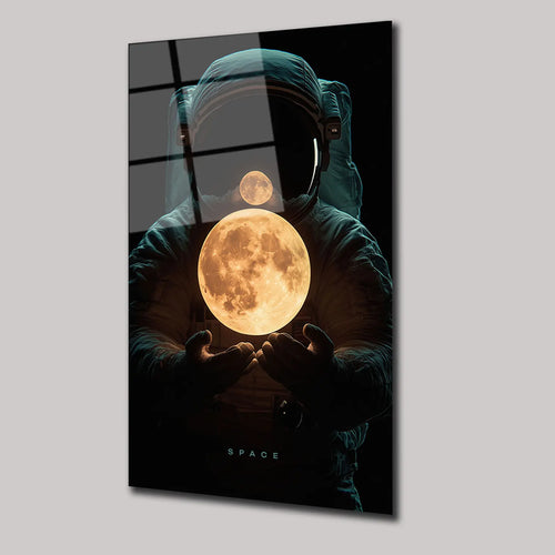ASTRONUTUN ELİNDEKİ AY - CAM TABLO - DEG0154