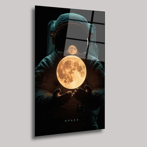 ASTRONUTUN ELİNDEKİ AY - CAM TABLO - DEG0154